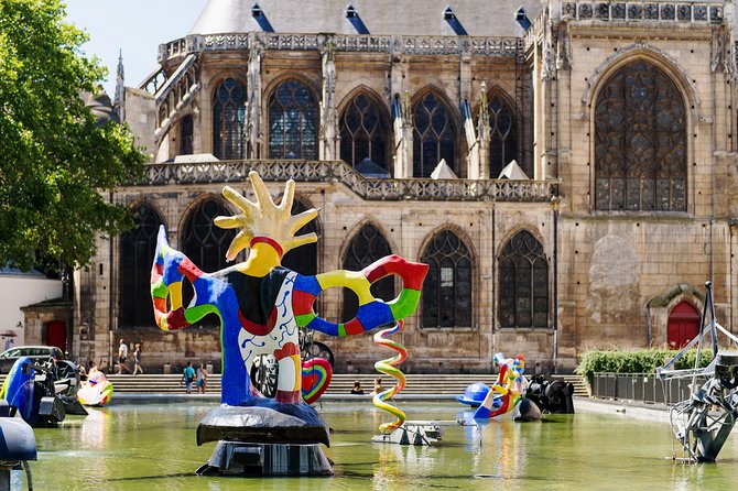 Paris Private Family Tour - Highlights & the Best Museum for Kids - Square du Vert-Galant: Seine Views and an Easy Green Space Reset