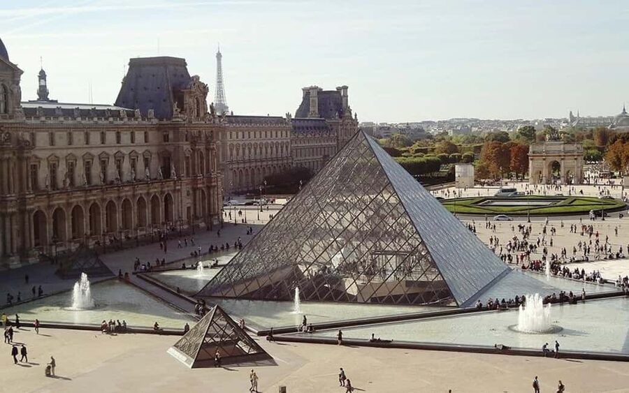 Paris: Private Full or Half-Day Sightseeing Tour with Local - Pickup, car comfort, and why group size matters