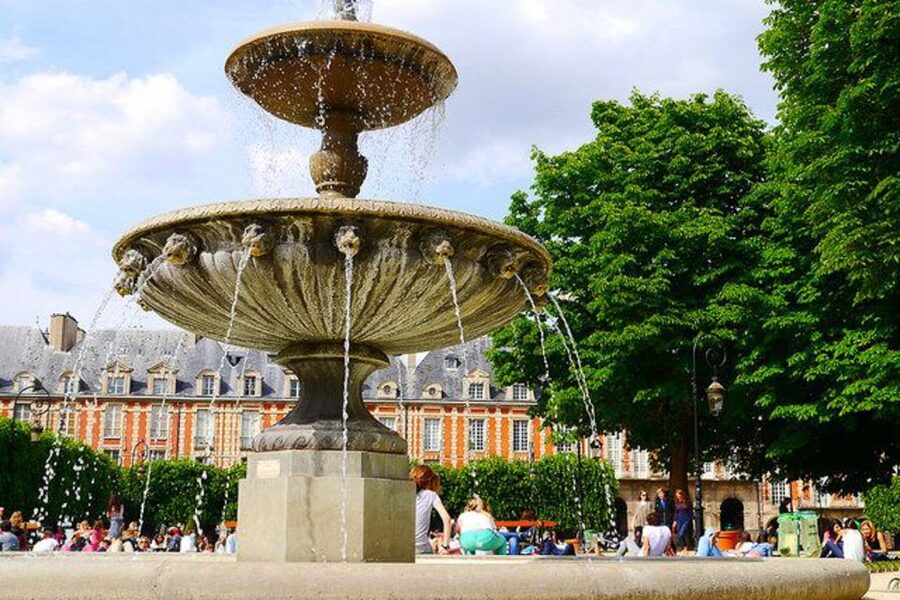 Paris: Private Guided Tour of Marais disctrict - Courtyards and gardens: the Marais pause that feels like cheating
