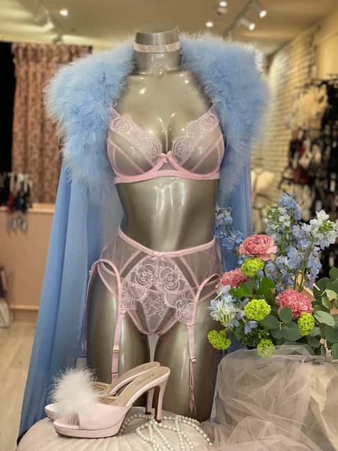 Paris: Private Lingerie Fitting activity - Included extras that add up: gift, cosmetic course, and the purchase deduction