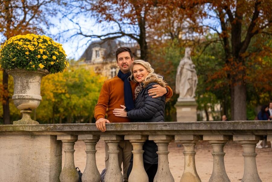 Paris: Private photo shooting at the Luxembourg Garden - Meeting point near RER B: getting there without losing time