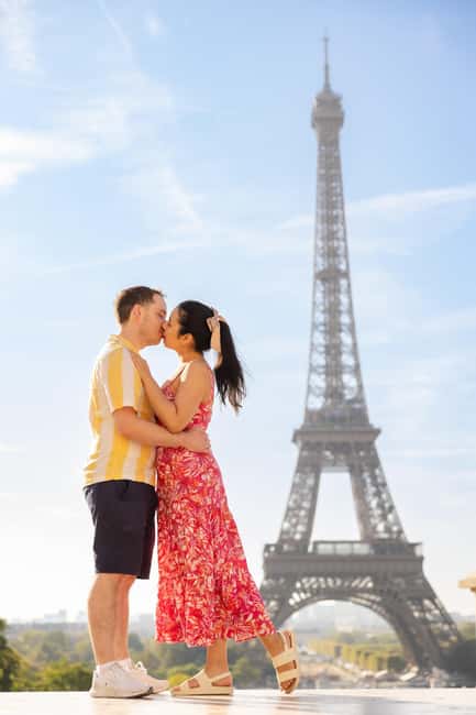 Paris: Private Photoshoot at the Eiffel Tower - The core idea: a private Eiffel Tower shoot that feels easy