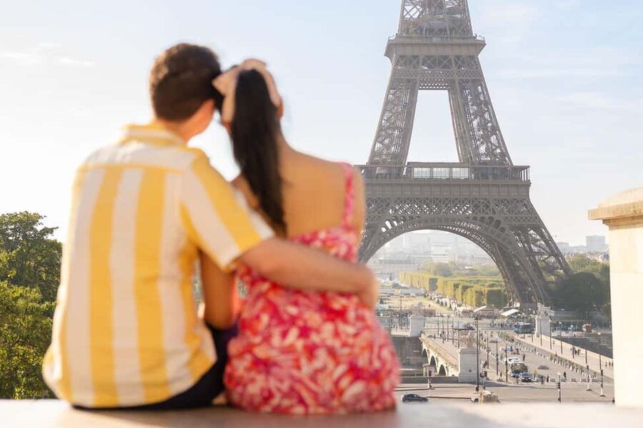 Paris: Private Photoshoot at the Eiffel Tower - Posing help that actually reduces awkwardness