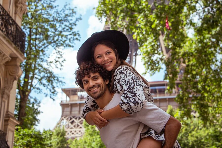 Paris: Private Photoshoot at the Eiffel Tower - Price and value: $41 per group up to 8