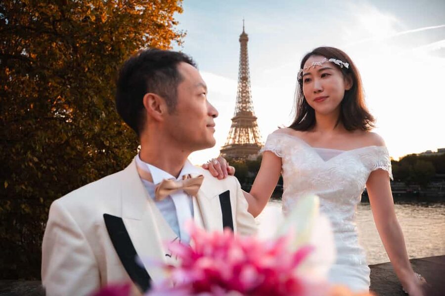 Paris: Private Photoshoot Near the Eiffel Tower - Timing: when the light is easiest on photos