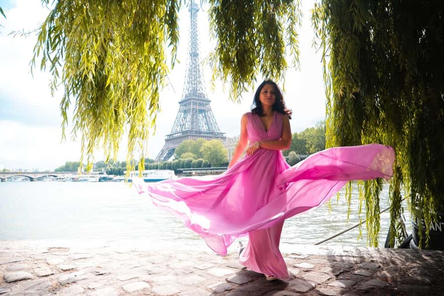 Paris: Private Photoshoot Near the Eiffel Tower - Bir Hakiem bridge and the Seine: the angles that photograph well