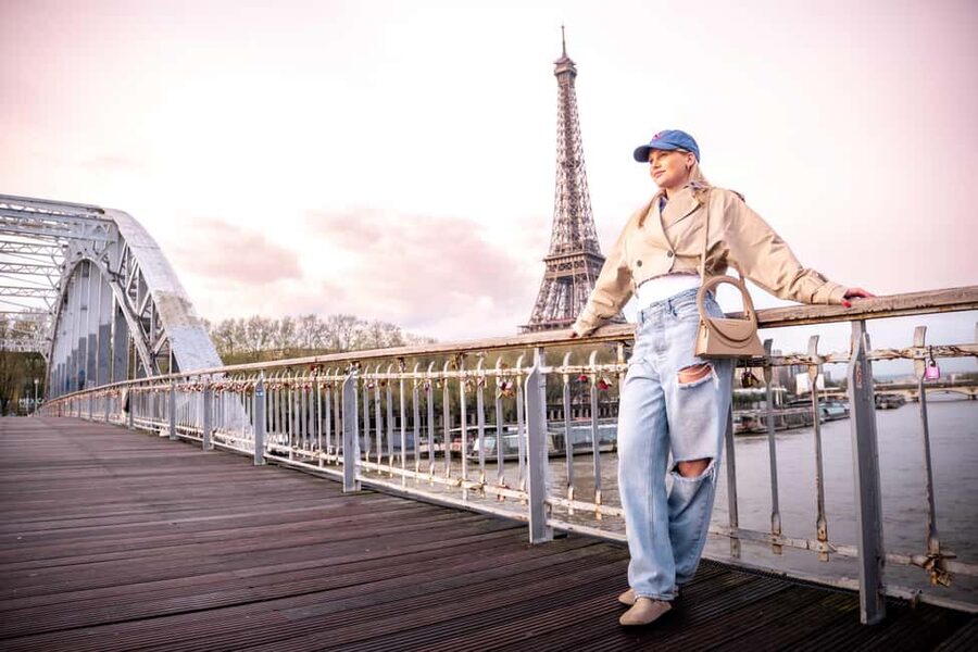 Paris: Private Photoshoot Near the Eiffel Tower - Posing help that works for real people