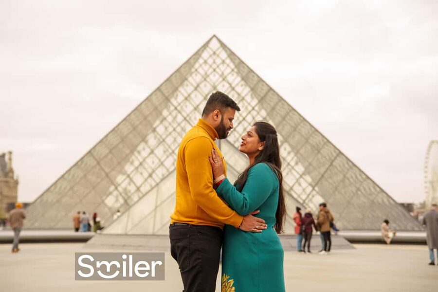 Paris: Private Photoshoot Outside the Louvre Museum - Poses, Angles, and That Professional Eye People Keep Mentioning