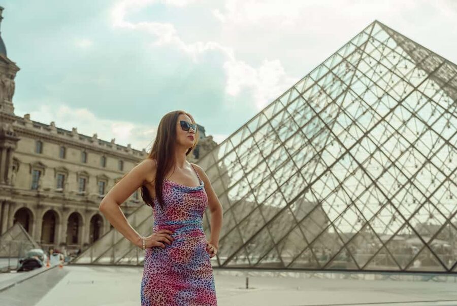 Paris: Private Photoshoot Outside the Louvre Museum - Getting Oriented: Your Meeting Point at Louis XIV sous les traits de Marcus Curtius