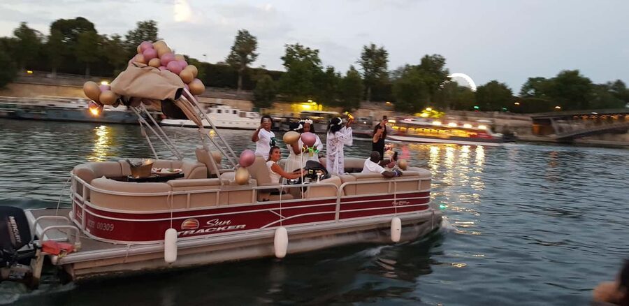 Paris: Private pontoon boat cruise on the Seine - Key things that make this Seine cruise worth your time