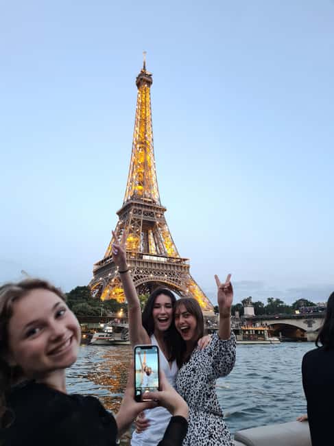 Paris: Private pontoon boat cruise on the Seine - Pont Neuf: The Bridge That Sets the Tone