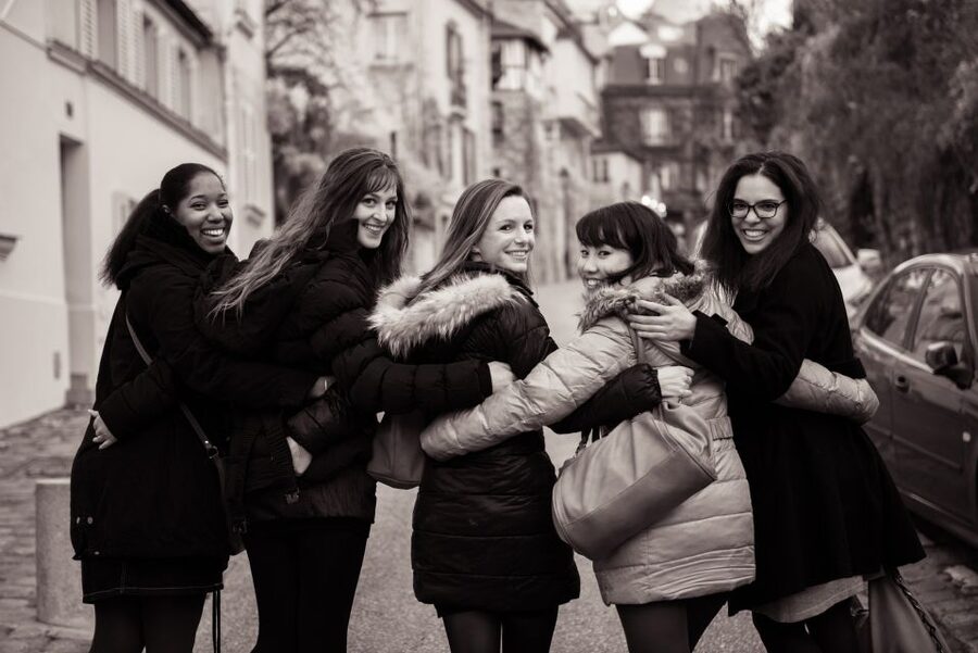 Paris: Private Professional Photo Shoot - Montmartre and Pigalle for artists, stairs, and that city vineyard