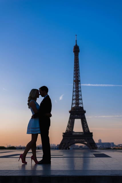 Paris : Private Professional Photoshoot at the Eiffel Tower - Avenue de Camoëns and the short stops that add realism