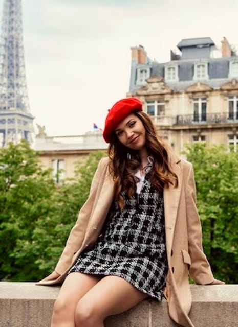 Paris : Private Professional Photoshoot at the Eiffel Tower - Seine River and Pont de Bir-Hakeim: the romantic frames portion