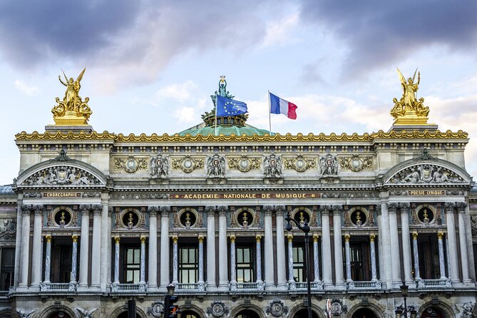 Paris Private Sightseeing Guided Tour by Electric Rickshaw - Comfort and weather: what to expect from a covered rickshaw