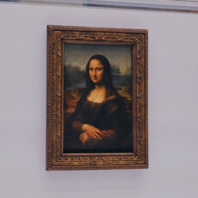 Paris: Private Skip-the-Lines Orsay and Louvre Museum Tour - Crossing the arts bridge and resetting your focus