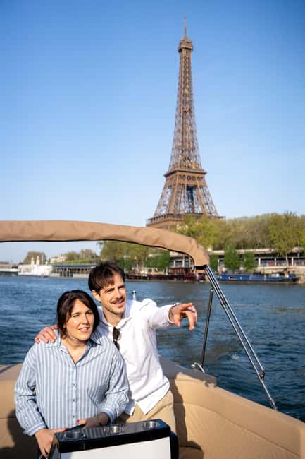 Paris: Private Small Boat Cruise with Rosé and Macarons - Key things you will notice right away