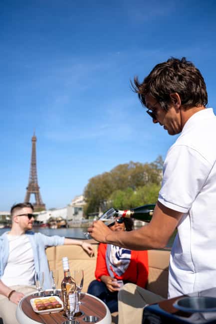 Paris: Private Small Boat Cruise with Rosé and Macarons - What the 6pm timing means for your evening plan