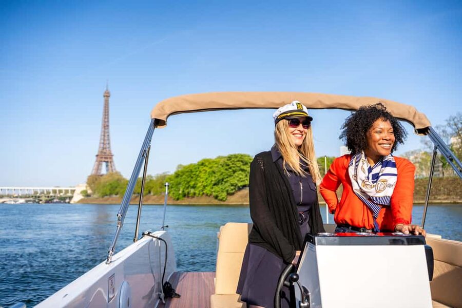 Paris: Private Small Boat Cruise with Rosé and Macarons - Your captain and guide: why the storytelling feels personal