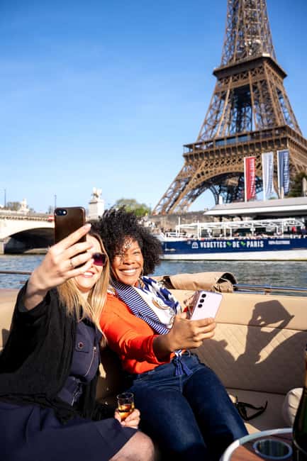 Paris: Private Small Boat Cruise with Rosé and Macarons - Getting to the boat: Escale Beaugrenelle is close to the Eiffel Tower