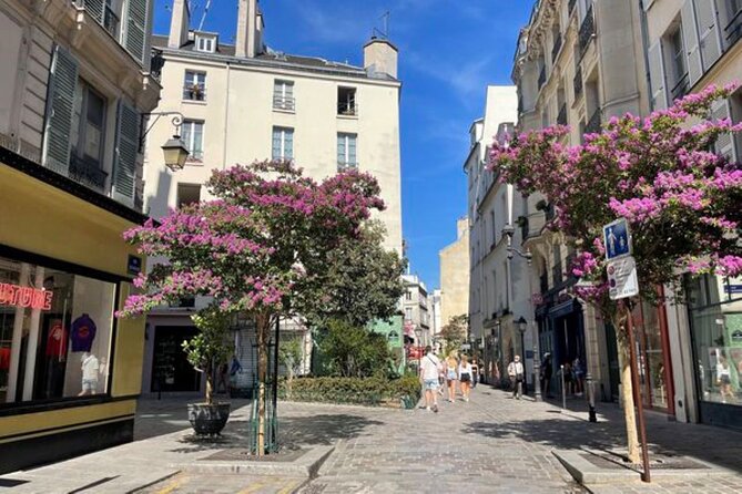Paris Private Tour - Elegant and Luxury Tour Le Marais - Place des Vosges and Hôtel de Sully: the Marais at its most symmetrical