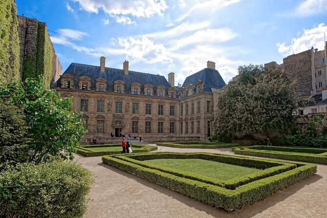 Paris Private Tour - Elegant and Luxury Tour Le Marais - The 40-minute bistro finish: aperitif, lunch, or dinner