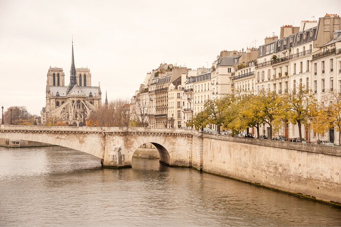 Paris Private Tour: Highlights, Top Quarters & Eiffel Tower - Louvre and Tuileries connection: big art without big ticket hassle
