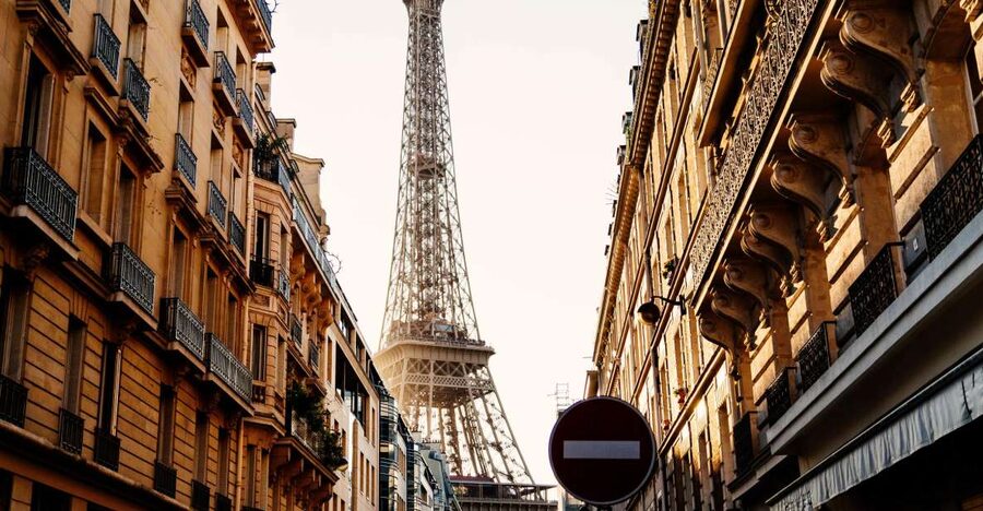 Paris: Private Tour with Locals – Highlights & Hidden Gems - Three hours, big sights: how this private walk really plays