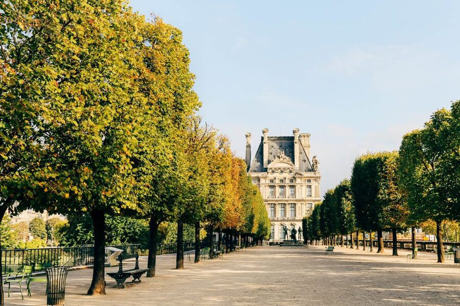 Paris: Private Tour with Locals – Highlights & Hidden Gems - The included local drink or tasting: a small break that should matter