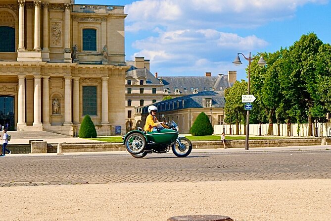 Paris: Private Vintage Sidecar Tour with Pick-Up at your Hotel - Père-Lachaise and Saint Laurent facade stops