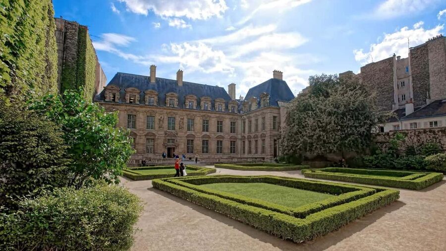 Paris - Private walking Food tour Le Marais - Place des Vosges and Hotel de Sully: cheese in one of Paris’s classic squares