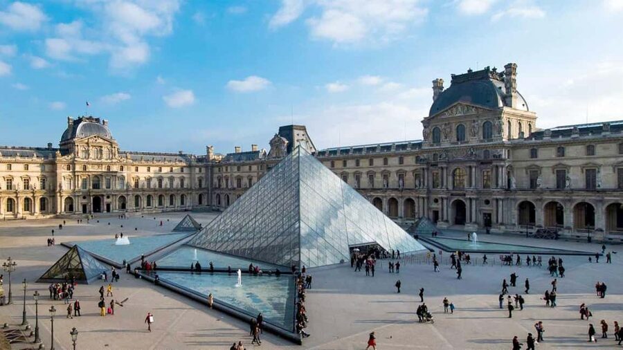 Paris: Private Walking Guided Tour of City's Highlights - Louvre exterior and the “grand corridor” feel, without museum pressure