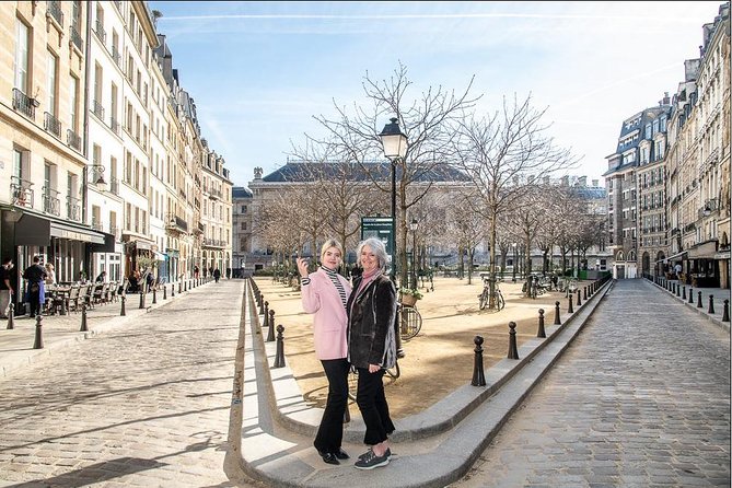 Paris Private Walking Tour with a Personal Photographer - Eiffel Tower time: angles, patience, and background control