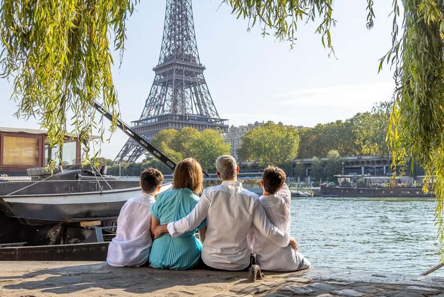 Paris: Professional Photoshoot - Why This One-Hour Eiffel Tower Shoot Feels Worth It