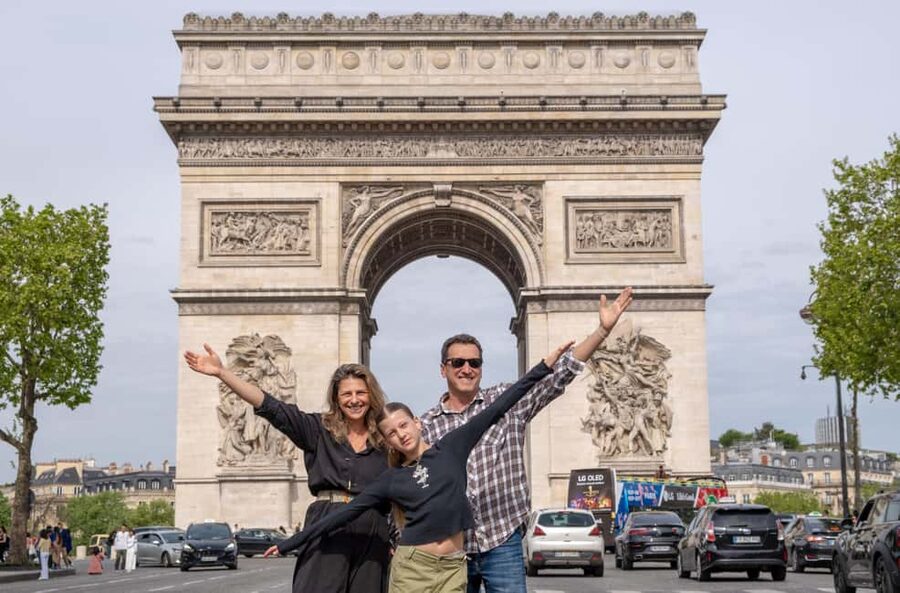 Paris: Professional Photoshoot at the Arc de Triomphe - Where You Meet on the Champs Élysées (and Why It Matters)