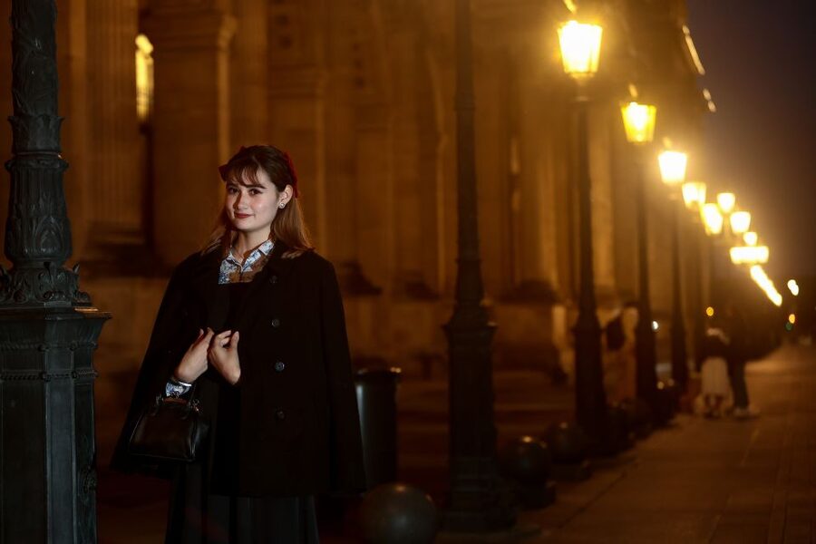 Paris: Professional Photoshoot with 300+ Photos + 1 present - Choosing Your Paris Photo Spot, from Eiffel Tower to the Louvre
