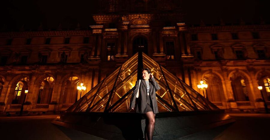 Paris: Professional Photoshoot with 300+ Photos + 1 present - What You Receive: 300+ Photos, Video, and Same-Day Delivery