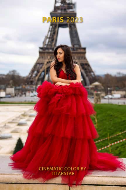 Paris: Professional Photoshoot with 300+ Photos + 1 present - Price and Value for a Group of Up to Two
