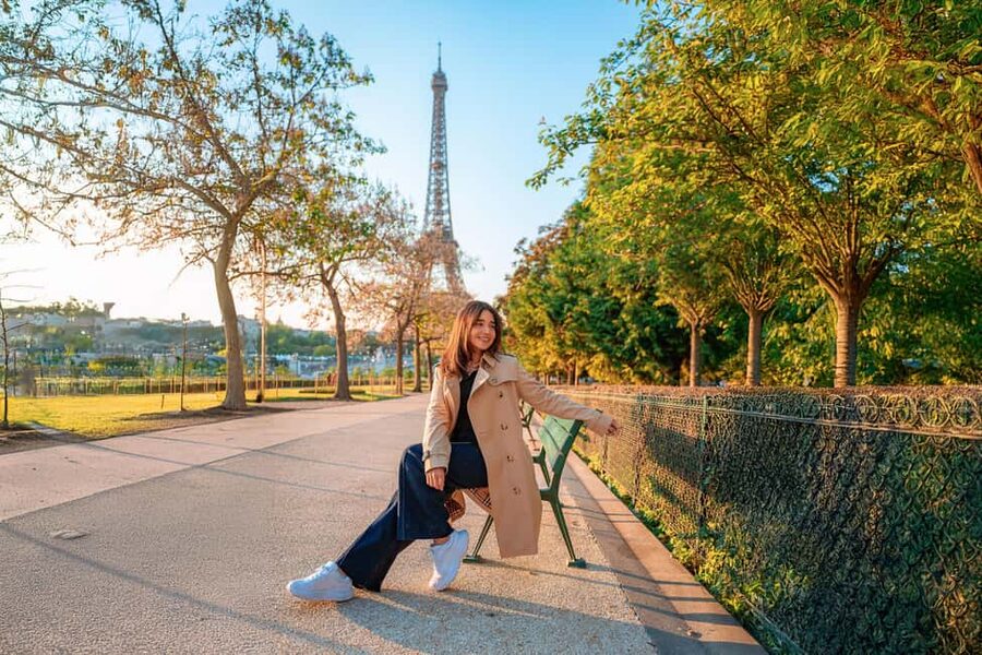 Paris: Professional Photoshoot with the Eiffel Tower - Shared or Private: what you really get for the Eiffel Tower backdrop