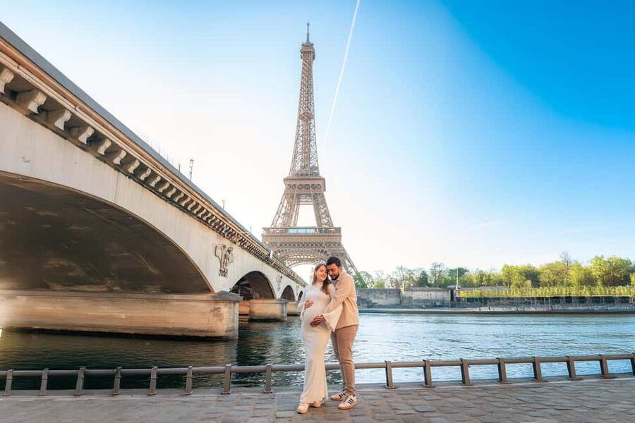 Paris: Professional Photoshoot with the Eiffel Tower - Viewpoints around the Eiffel Tower, plus smart adjustments in real conditions