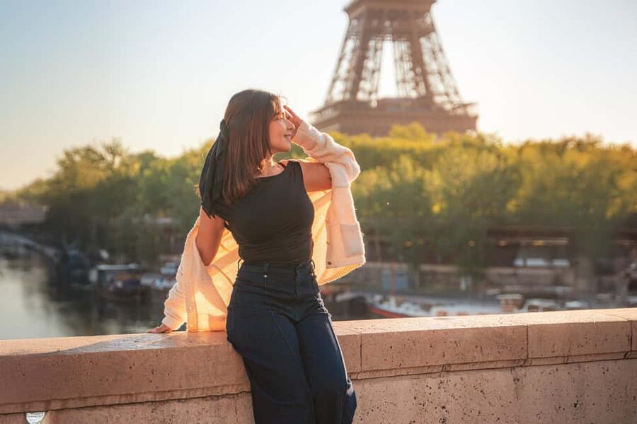 Paris: Professional Photoshoot with the Eiffel Tower - The 1-hour flow: meet near the tower, then hit 3 or 4 stops