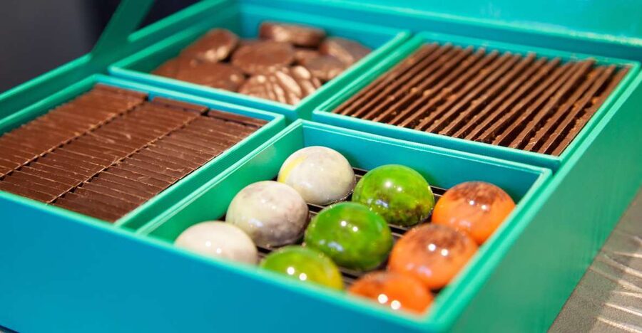 Paris: Pure Chocolate Walking Tour - Five master chocolatier stops: how the tastings work in real life