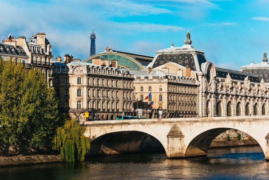 Paris: Romantic Cruise with 3-course Dinner on Seine River - Île aux Cygnes to Bercy: how the route creates a better evening