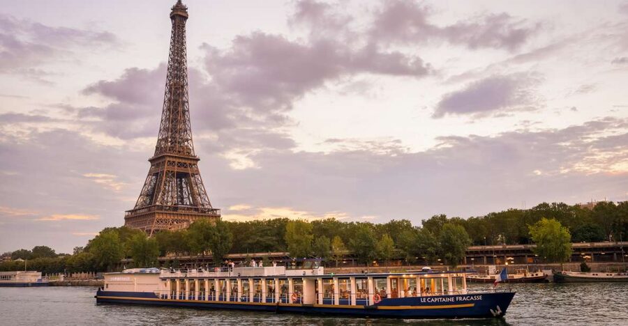 Paris: Romantic Cruise with 3-course Dinner on Seine River - Who this Paris Seine dinner cruise fits best