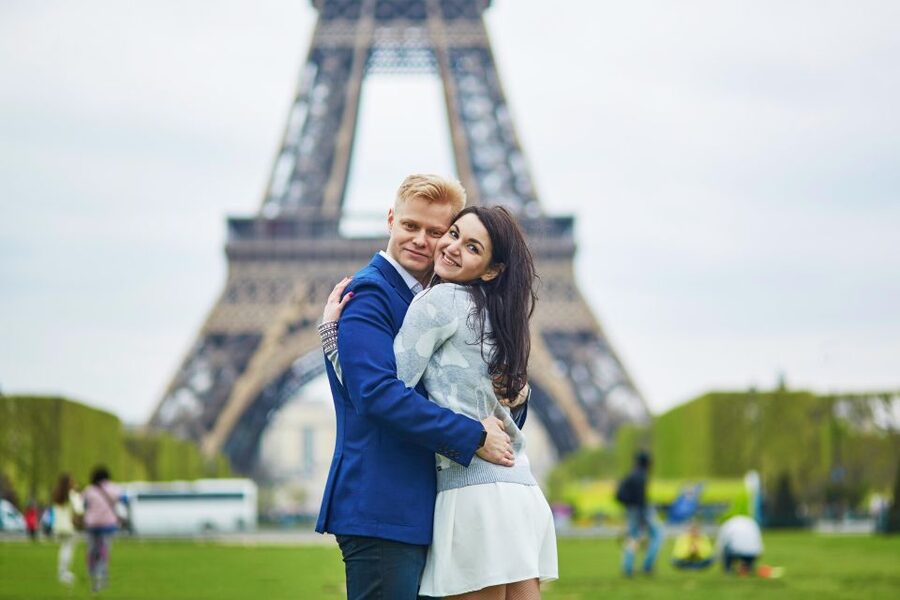 Paris: Romantic Photoshoot for Couples - Pro-level proposal and secret-scheme planning