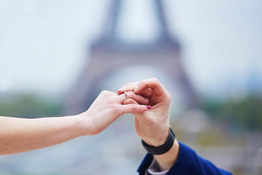 Paris: Romantic Photoshoot for Couples - Weather and crowds, what to plan for