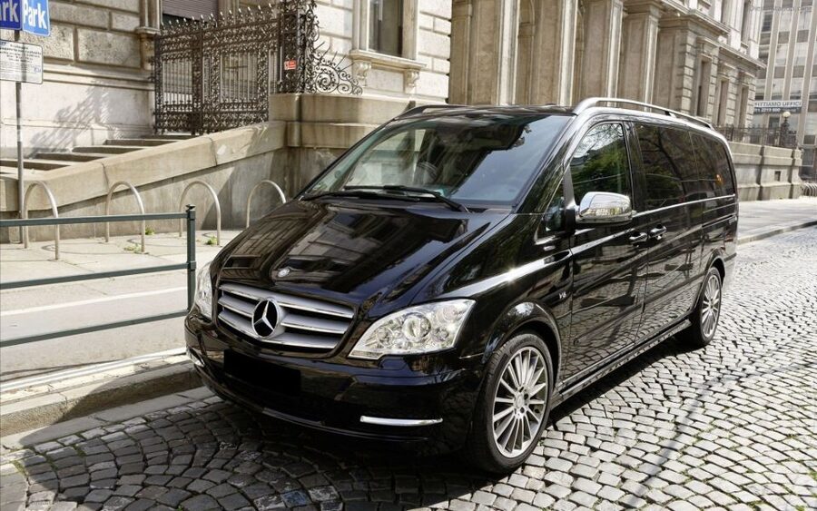 Paris's Old Town and Top 10 Sights Private Car Tour - Why a private car plan beats the usual Paris scramble