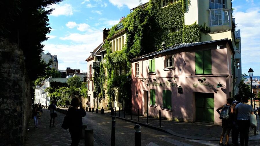 Paris: Sacré-Coeur and Montmartre Tour with Expert Guide - Sacré-Coeur outside: what you actually learn when you do not enter