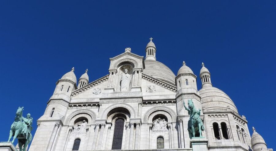 Paris: Sacré-Coeur and Montmartre Tour with Expert Guide - Place du Tertre, La Maison Rose, and the Dalida statue