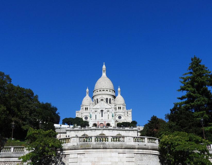 Paris: Sacré-Coeur and Montmartre Tour with Expert Guide - Meeting point at Carrousel de Saint-Pierre: how to find it without stress